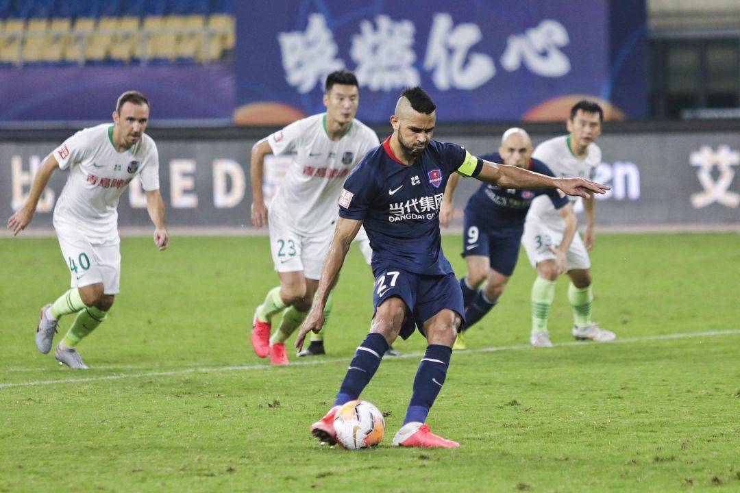 青岛黄海队员技术高超，取得三连胜的简单介绍