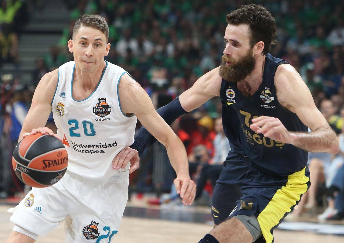 包含格拉纳达全队爆发，轻松战胜拉科鲁尼亚的词条